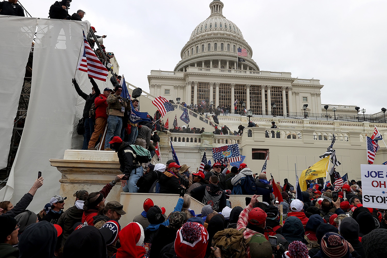 American Jewish Congress Report Ties Capitol Storming to Neo-Nazi, QAnon, and Antisemitic Activity