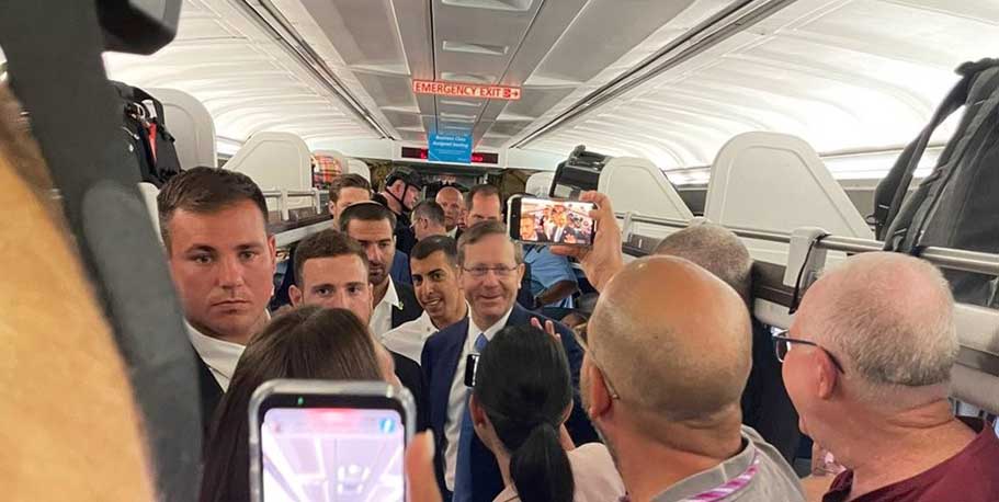 ISRAEL PRESIDENT OFFERS A VISION OF PEACE WITH PALESTINIANS IN A HISTORIC U.S. CONGRESS ADDRESS